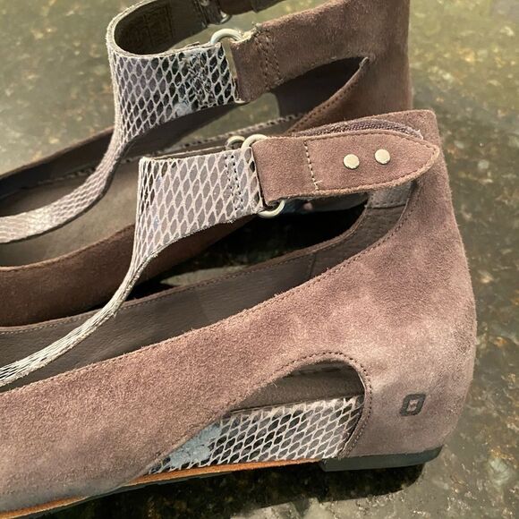 Tsobu Charcoal *Sin* Sandals EUC Sz 8 - Picture 3 of 10